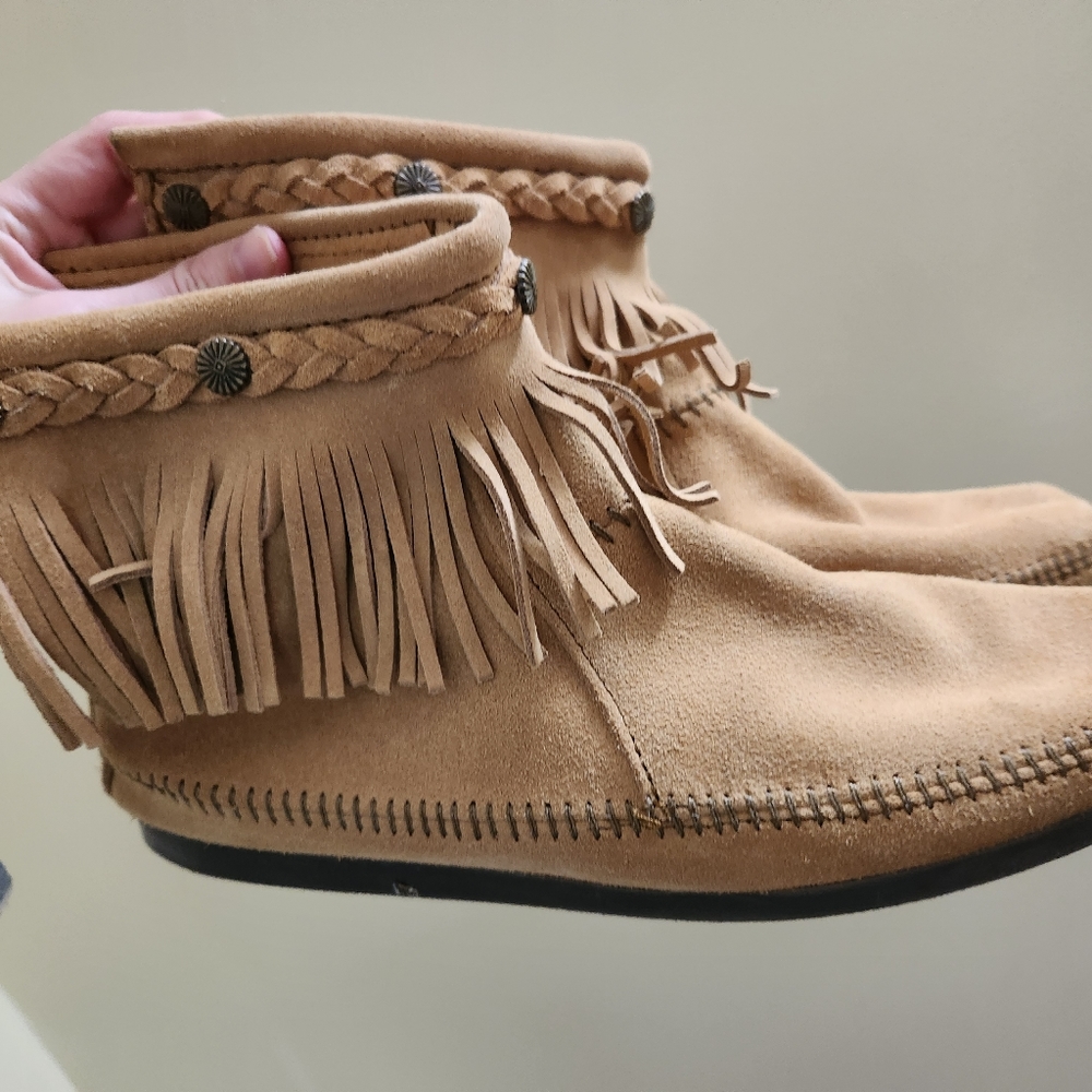 Women's 11 Minnetonka boots